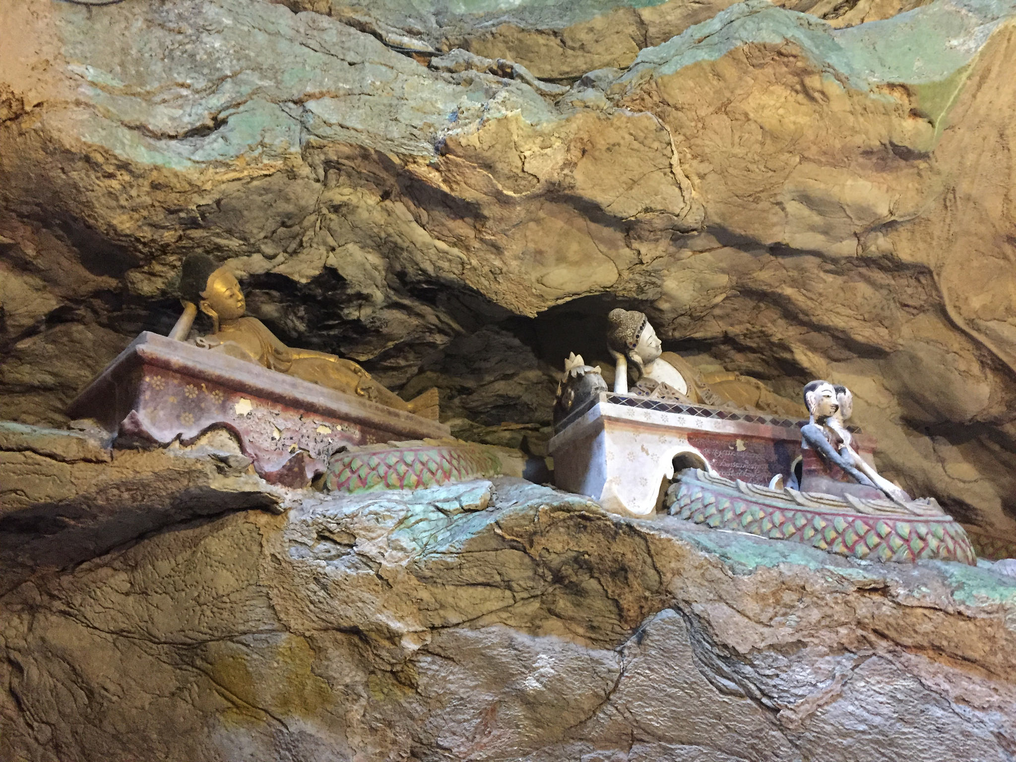 cave temple buddhas
